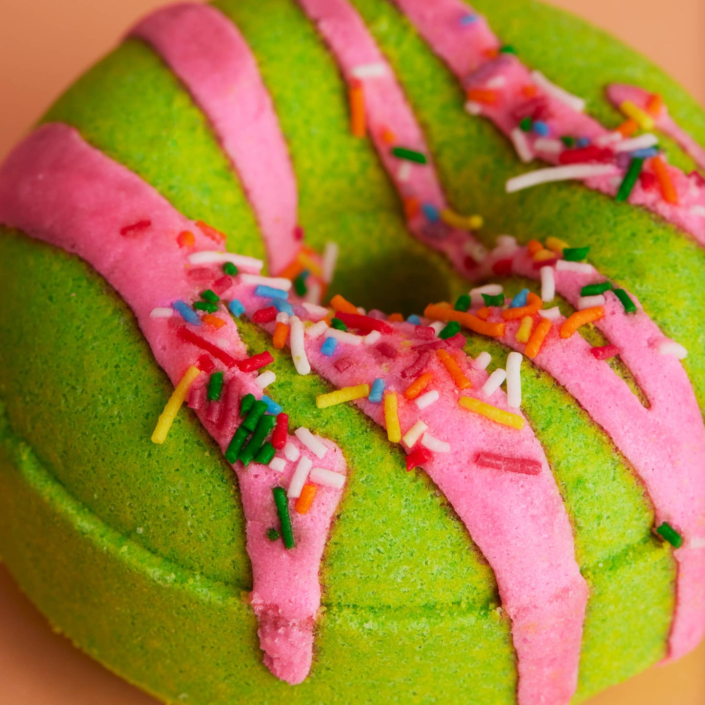 Donut Bath Bomb: Cookies & Cream