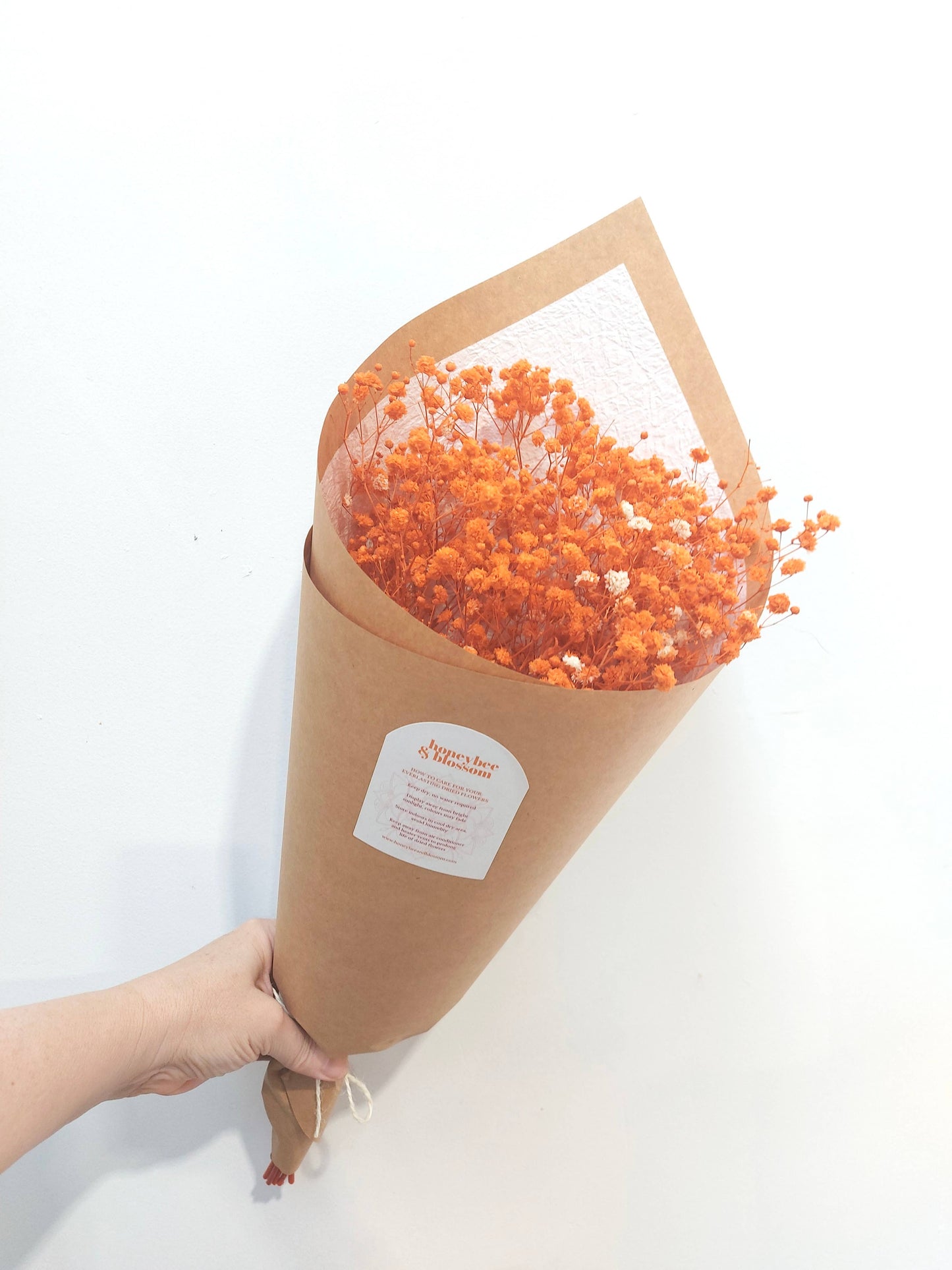 Dried baby’s breath flowers: Golden yellow